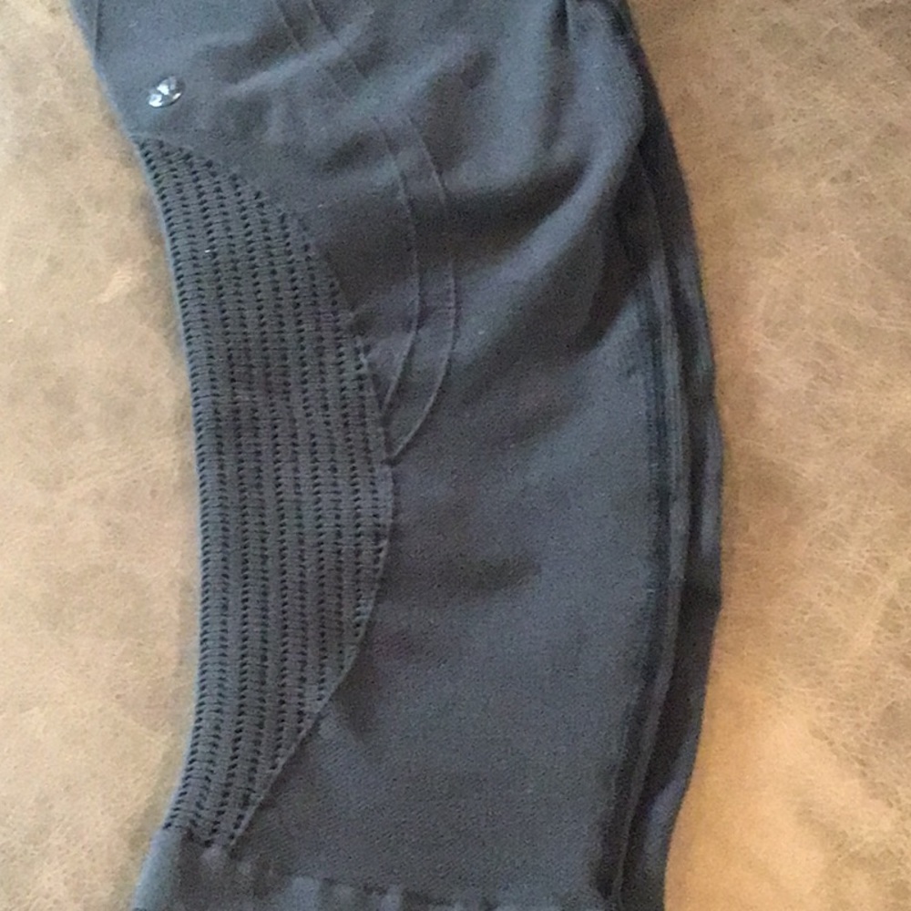 Lululemon Black Compression Cropped Leggings - image 4